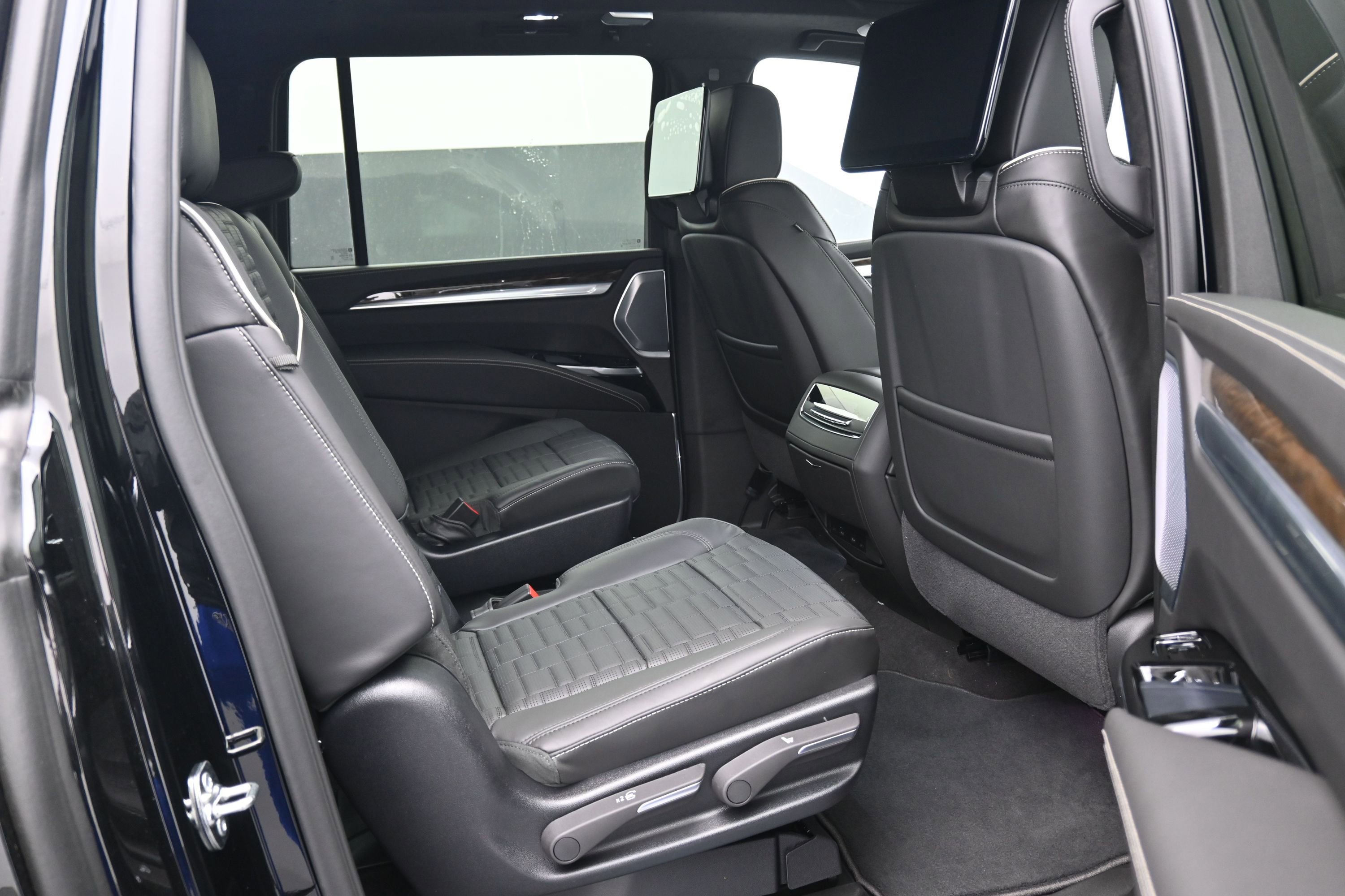 New 2026 Cadillac Escalade ESV Platinum Sport AWD/4WD image 12