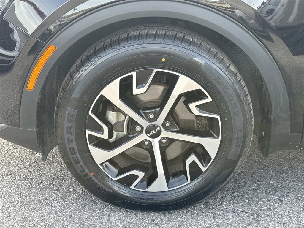 Certified 2024 Kia Sportage EX image 7