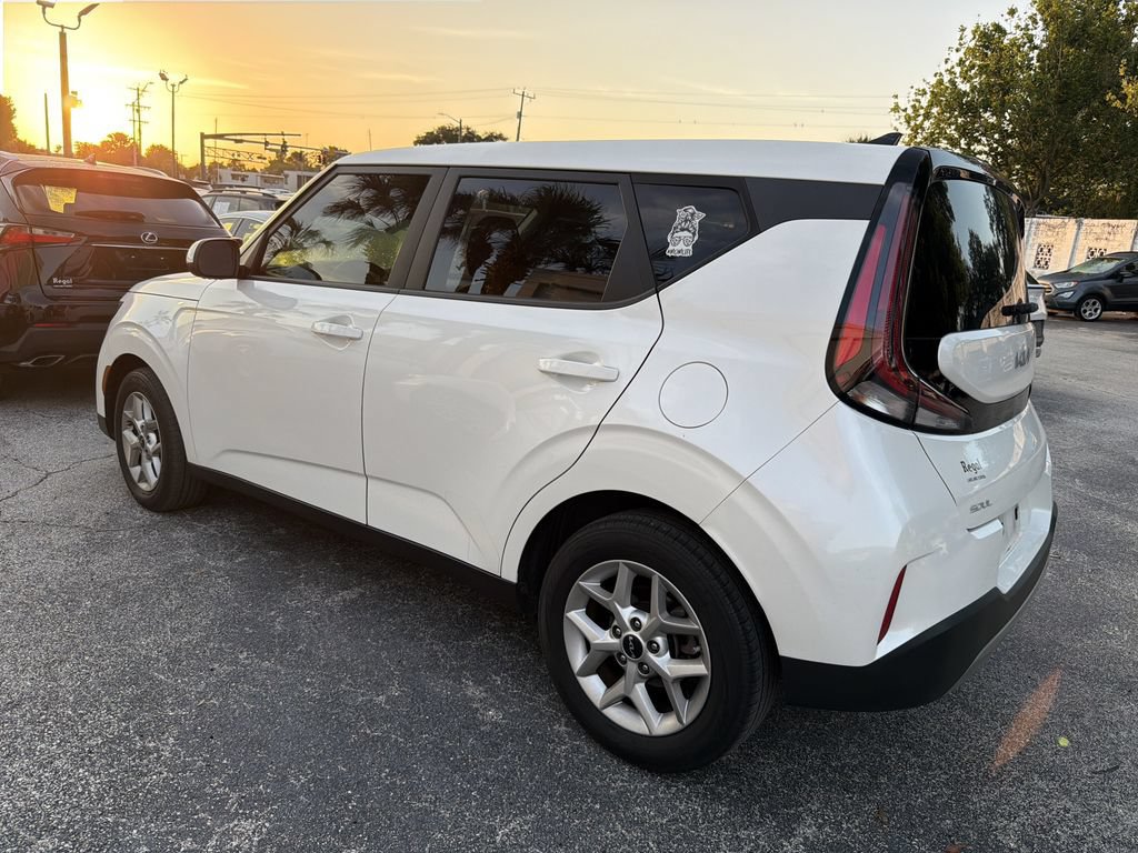 Certified 2023 Kia Soul LX w/ LX Technology Package FWD image 7