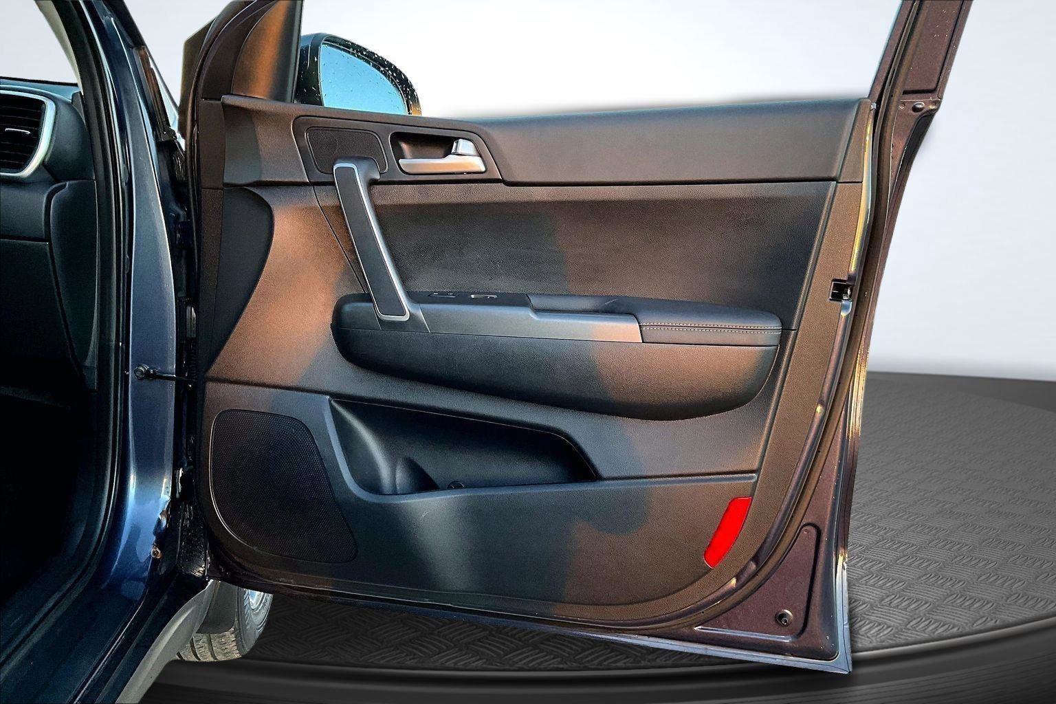 Used 2021 Kia Sportage LX image 23