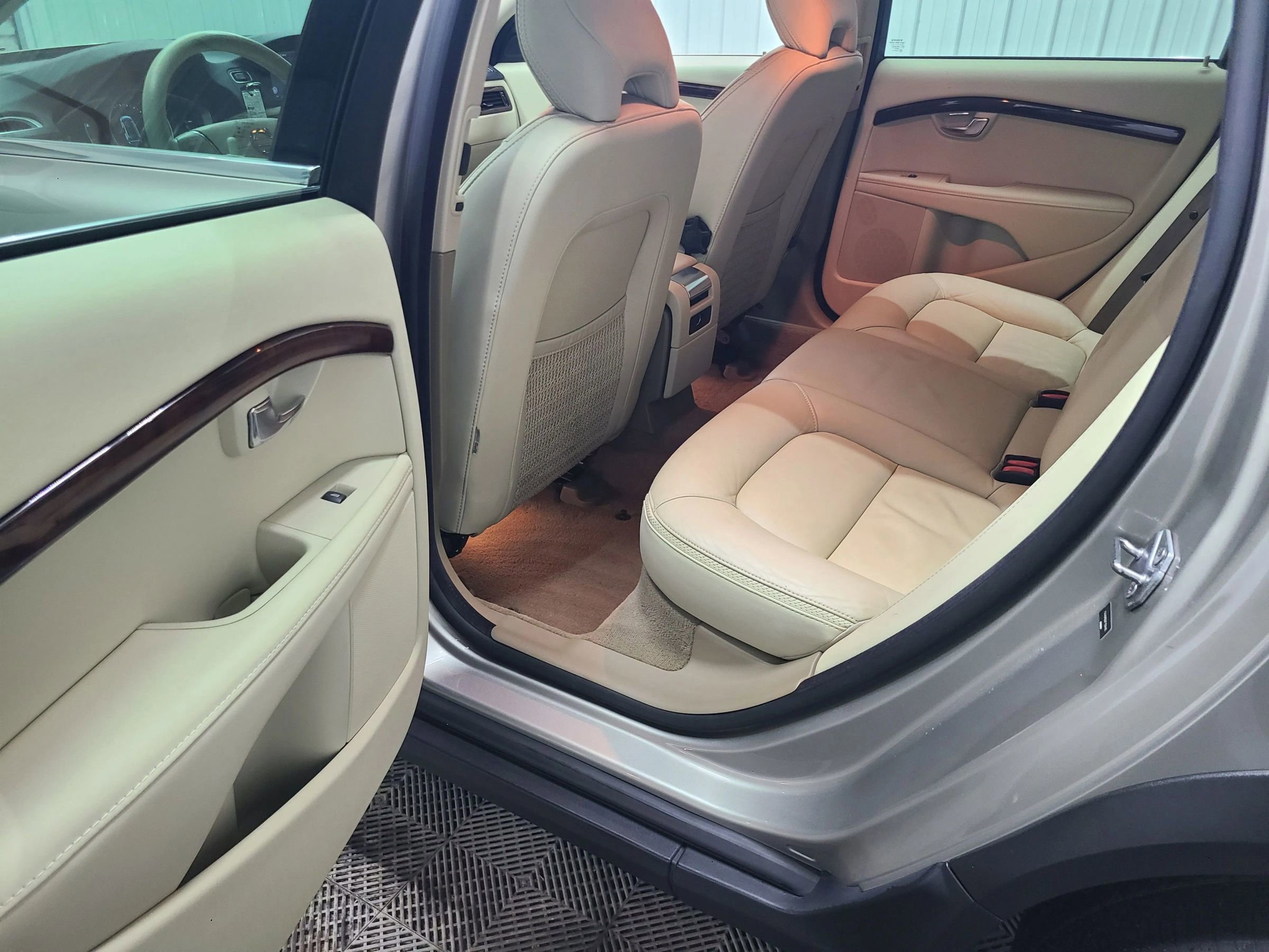 Used 2015 Volvo XC70 T5 Platinum image 34