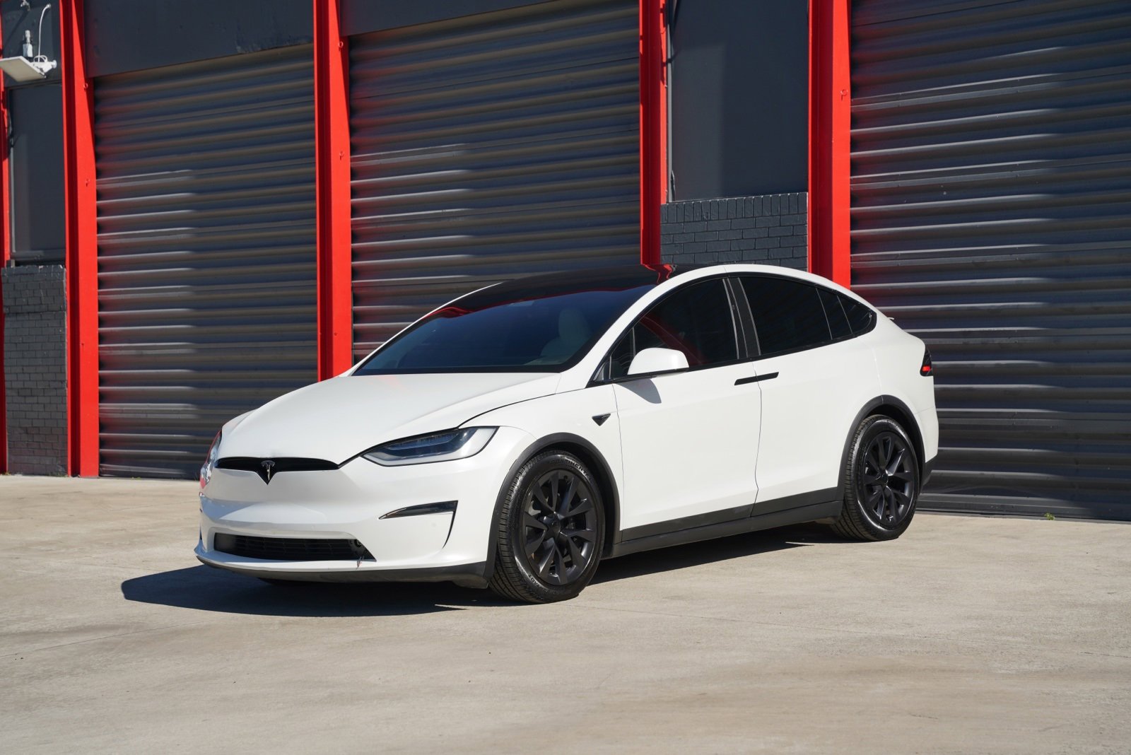 Used 2022 Tesla Model X Plaid image 1