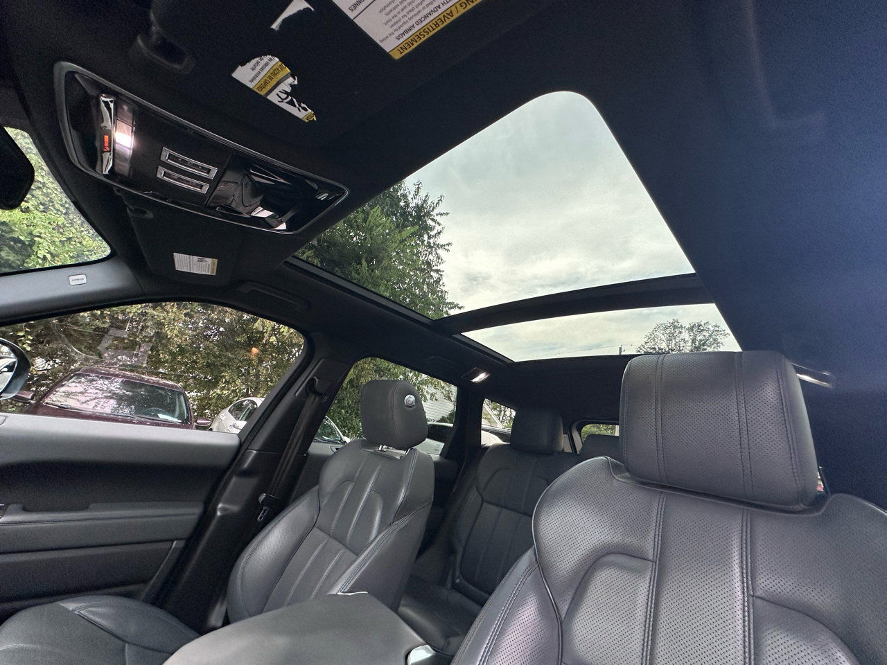 Used 2015 Land Rover Range Rover Sport HSE image 18