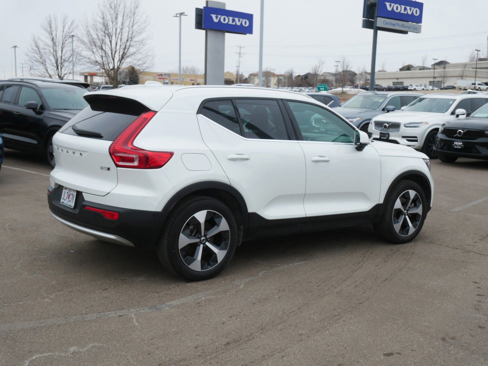 Certified 2025 Volvo XC40 B5 Plus image 7