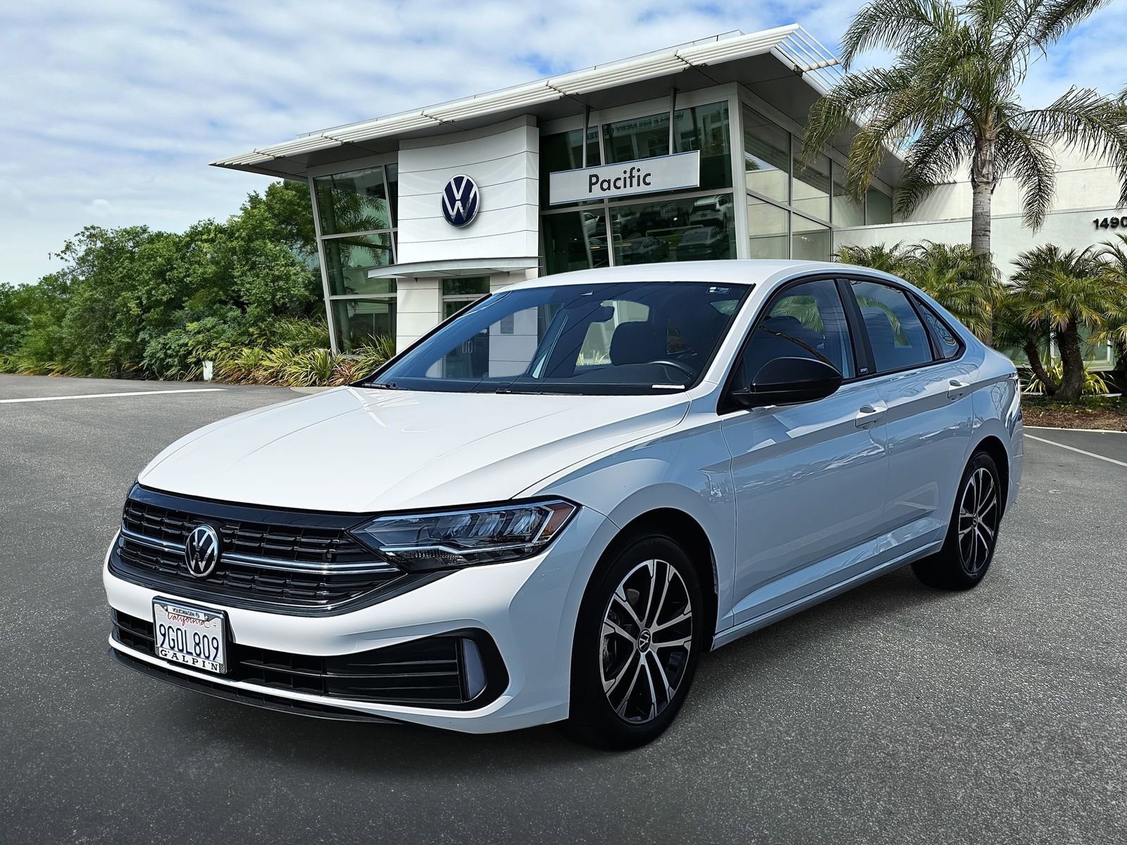 Used 2023 Volkswagen Jetta Sport image 1