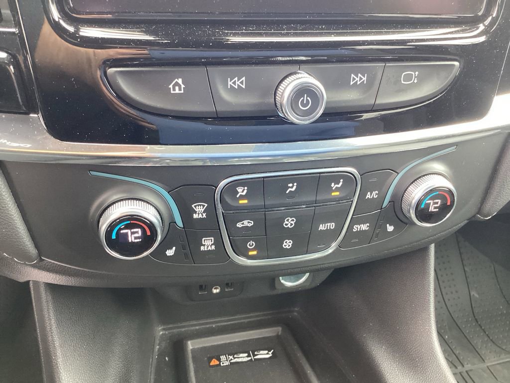 Used 2023 Chevrolet Traverse LT image 35
