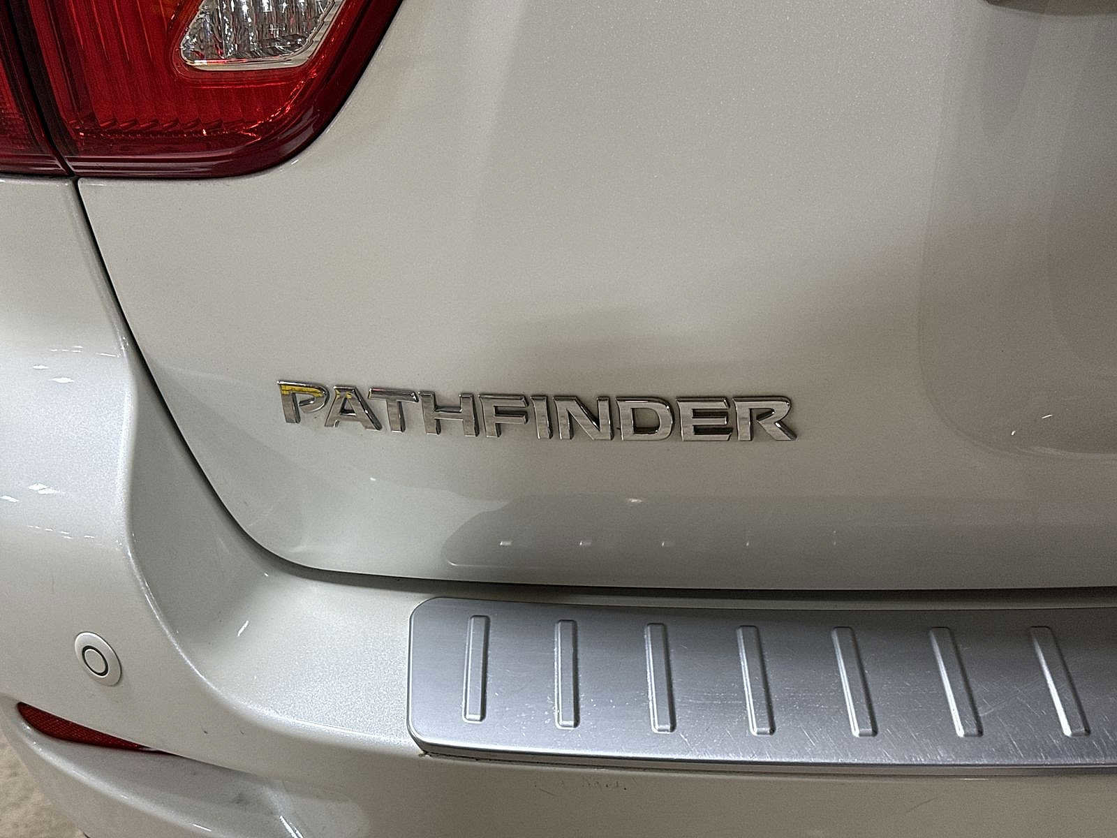 Used 2019 Nissan Pathfinder Platinum image 28