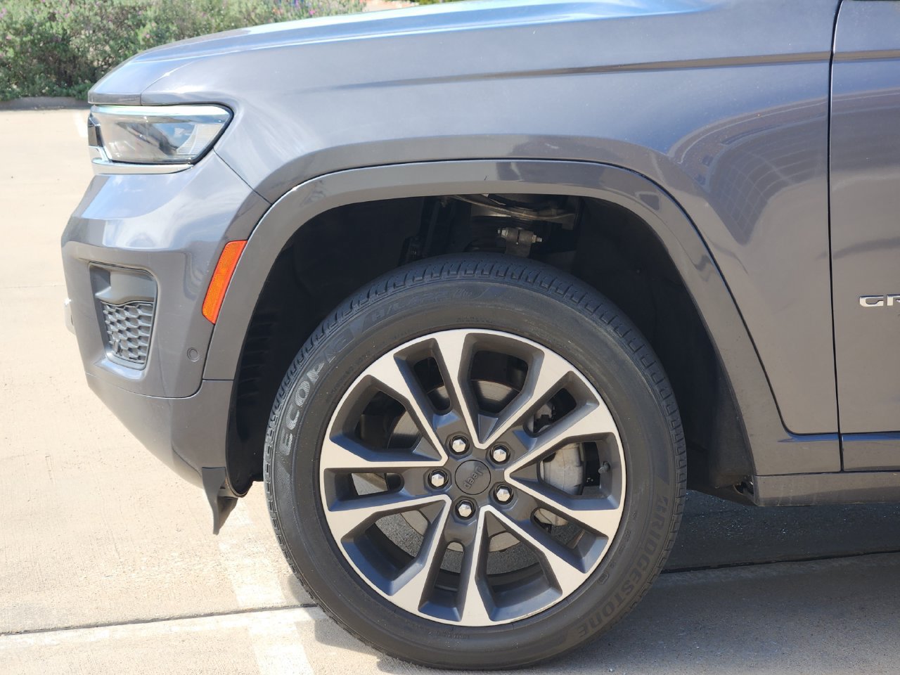 Used 2023 Jeep Grand Cherokee Overland w/ Adv Protech Group III AWD/4WD image 5