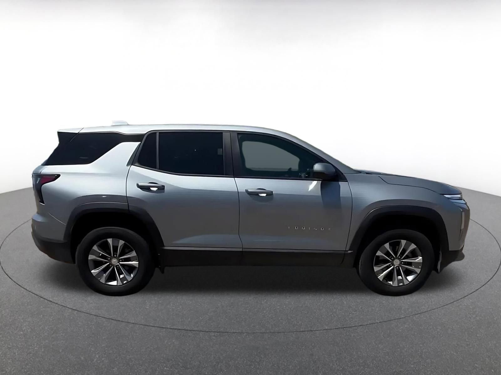 Used 2025 Chevrolet Equinox LT FWD image 16