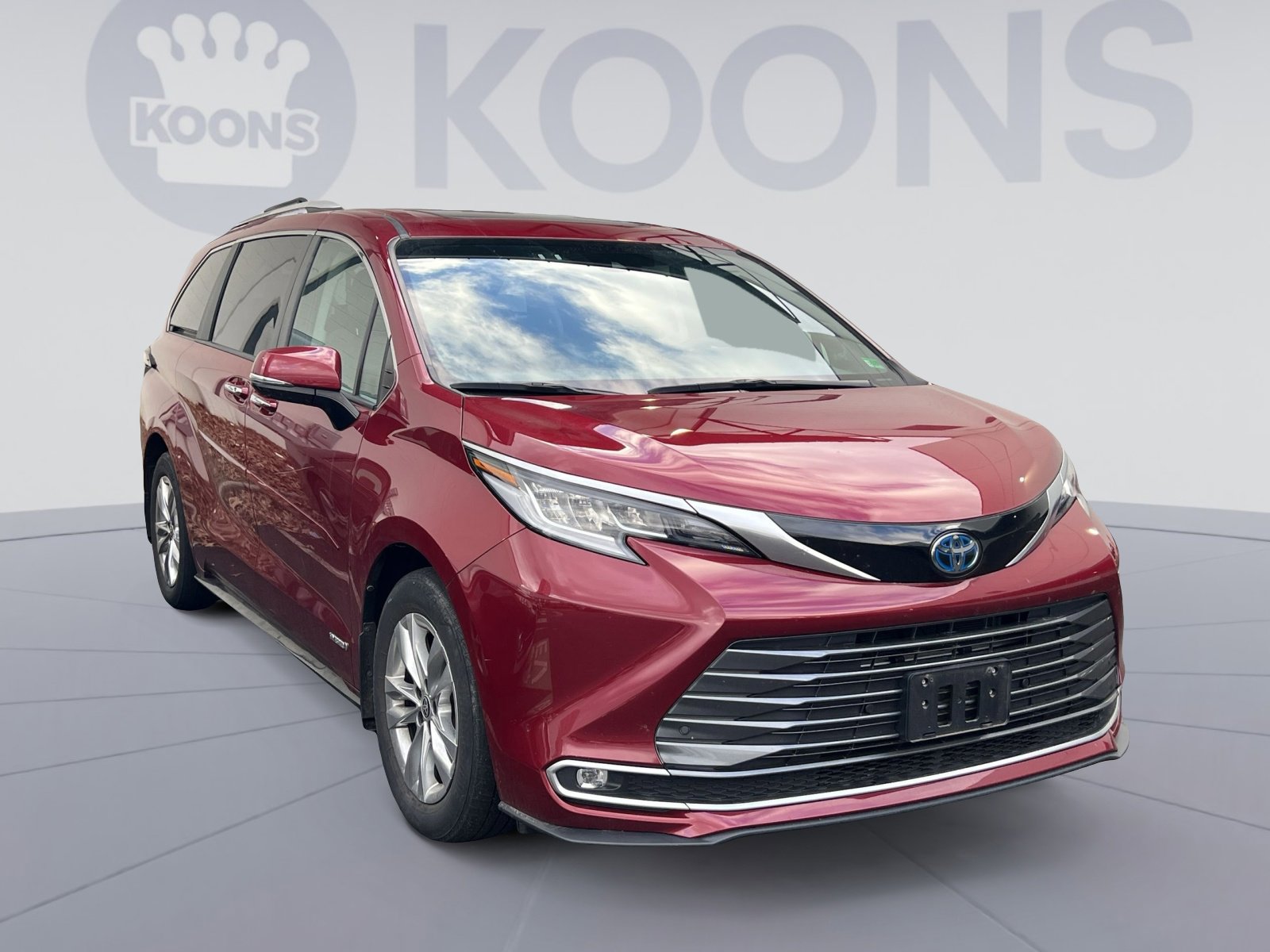Used 2021 Toyota Sienna Limited image 8