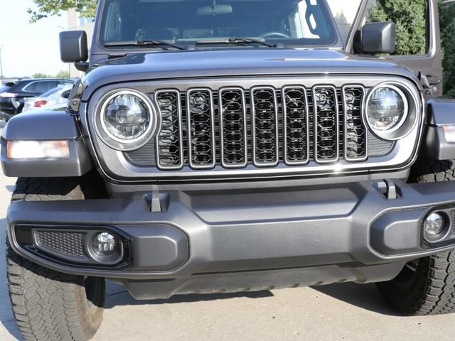 Used 2025 Jeep Gladiator Sport AWD/4WD image 29