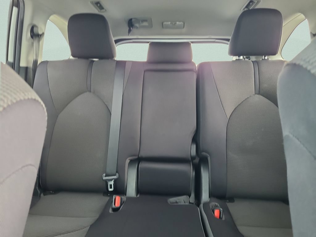 Used 2023 Toyota Highlander L FWD image 10