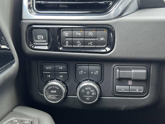 New 2026 GMC Yukon XL Denali w/ Denali Reserve Package image 32
