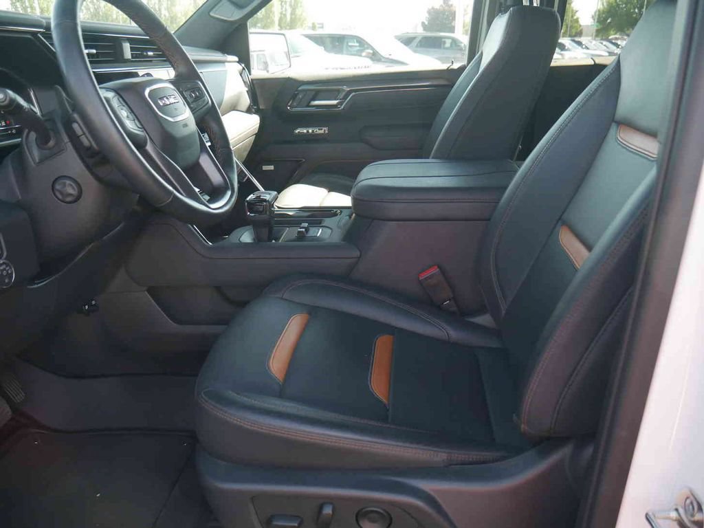 Used 2025 GMC Sierra 1500 AT4 w/ AT4 Premium Package AWD/4WD image 31