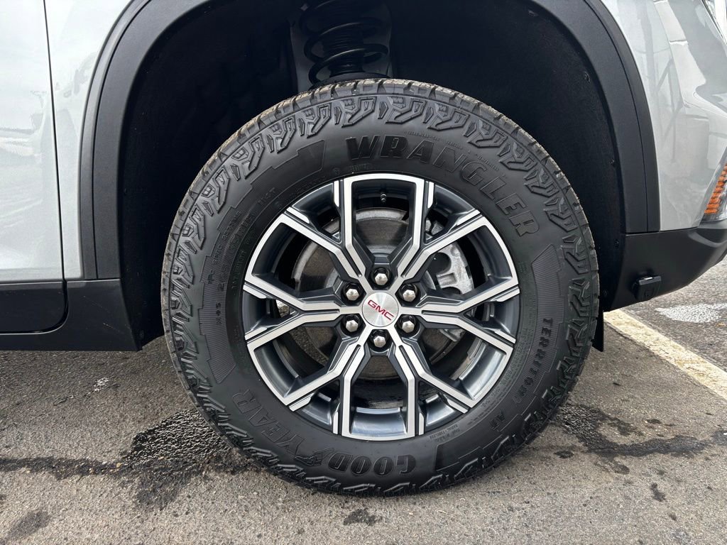 Used 2025 GMC Acadia AT4 w/ LPO, Floor Liner Package image 32