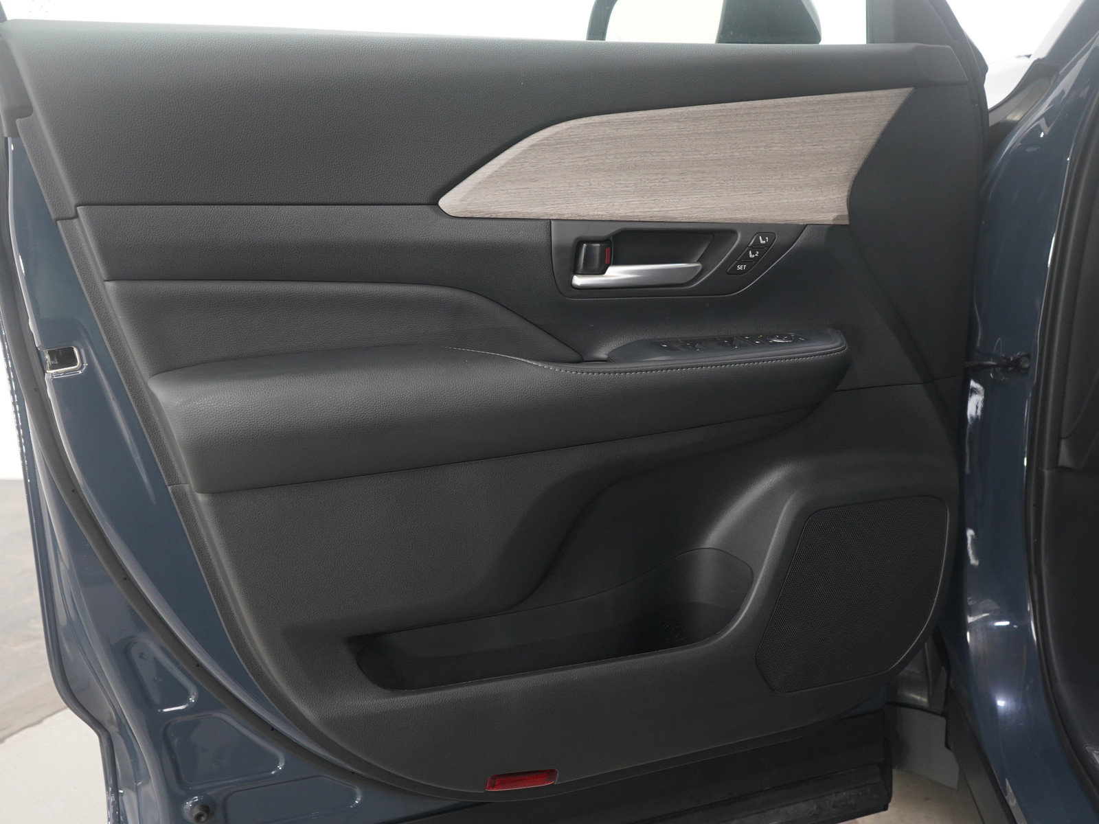 Used 2025 Toyota Grand Highlander AWD Hybrid image 23