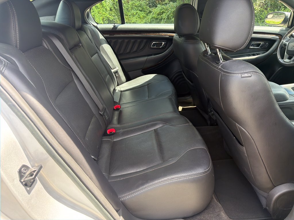 Used 2015 Ford Taurus Limited FWD image 28