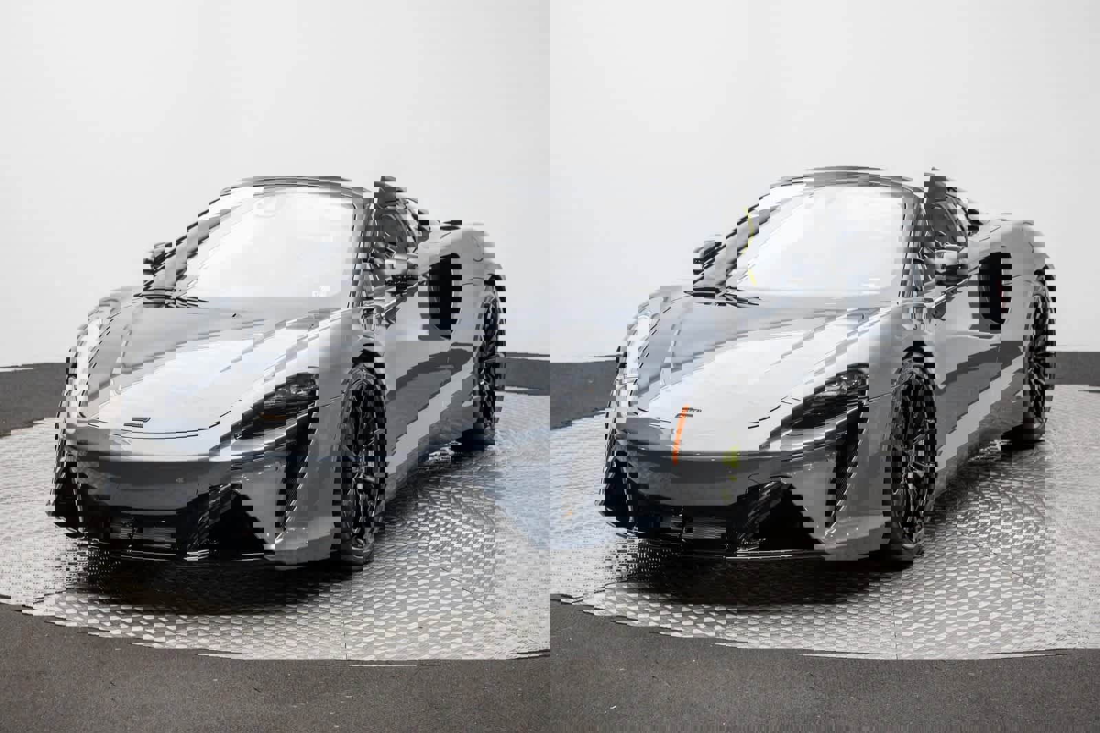 New 2025 McLaren Artura Spider image 1