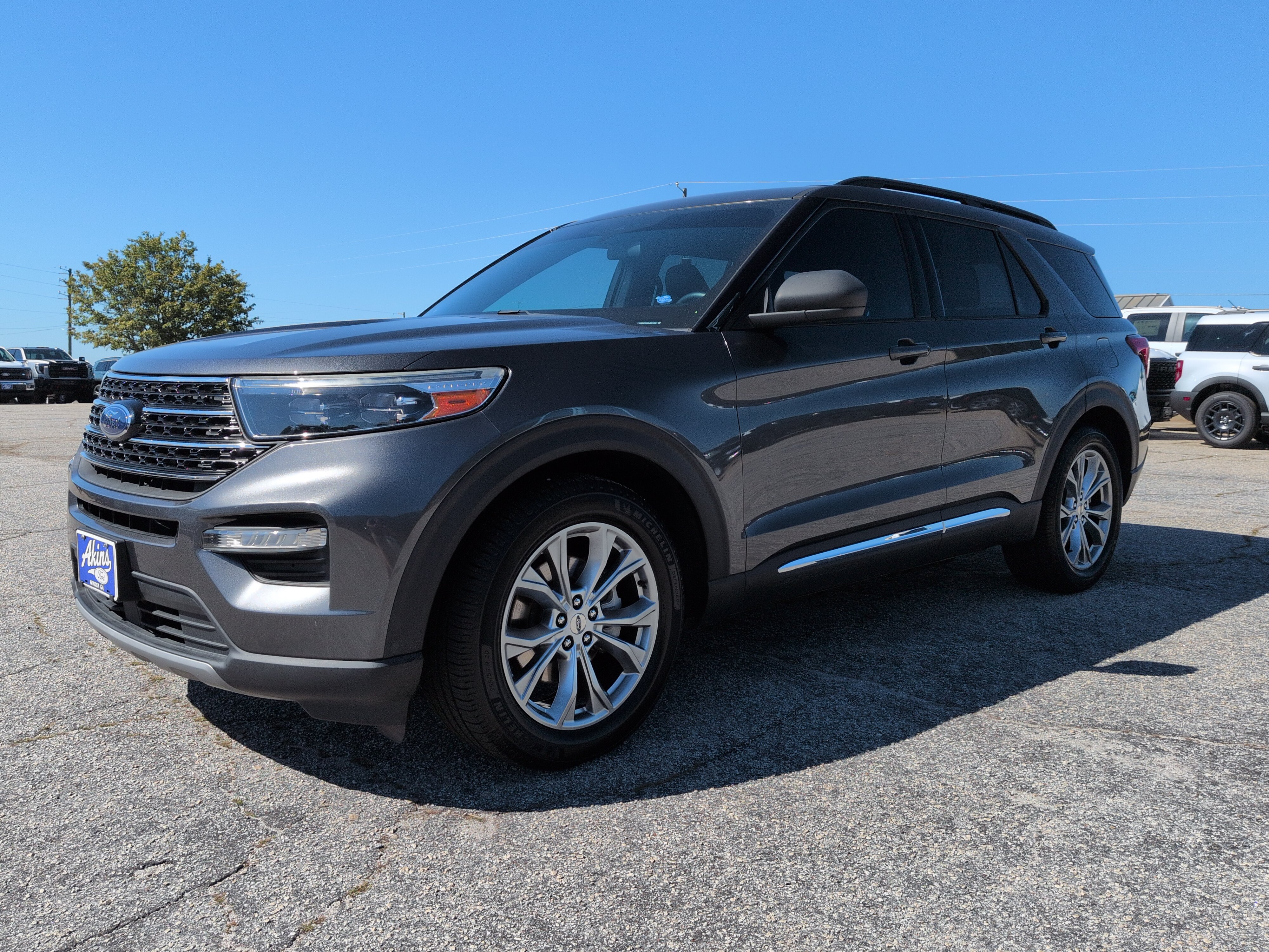 Certified 2020 Ford Explorer XLT w/ Equipment Group 202A RWD image 6