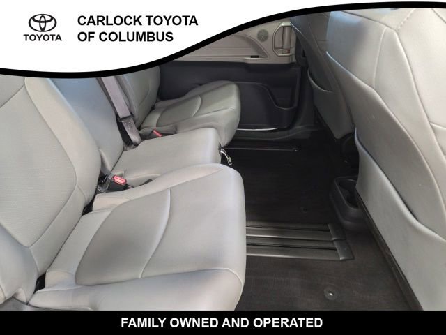 Used 2024 Toyota Sienna XLE FWD image 17