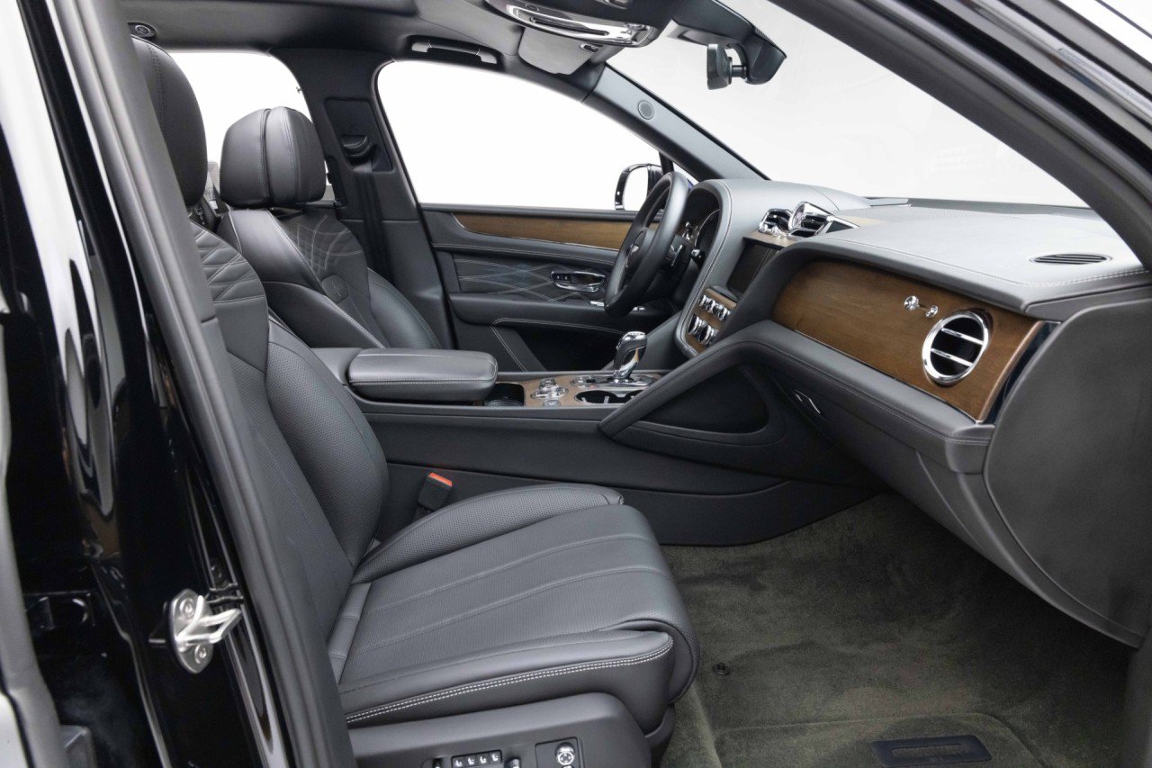 Used 2023 Bentley Bentayga Extended Wheelbase AWD/4WD image 24