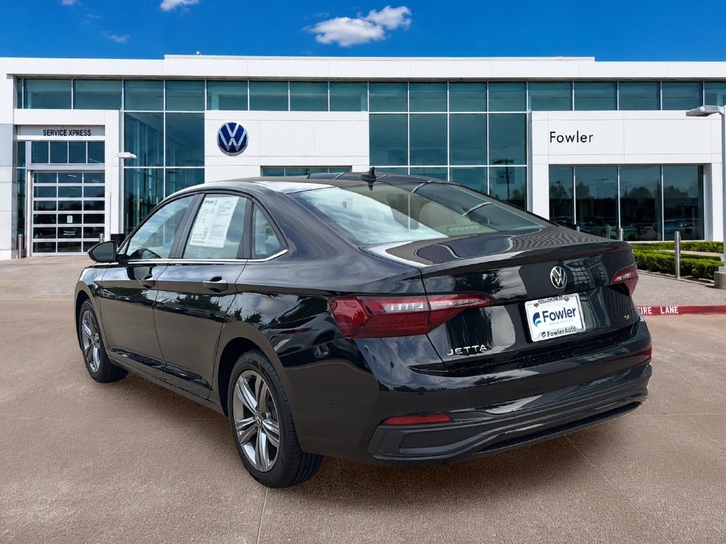 Used 2024 Volkswagen Jetta SE FWD image 8