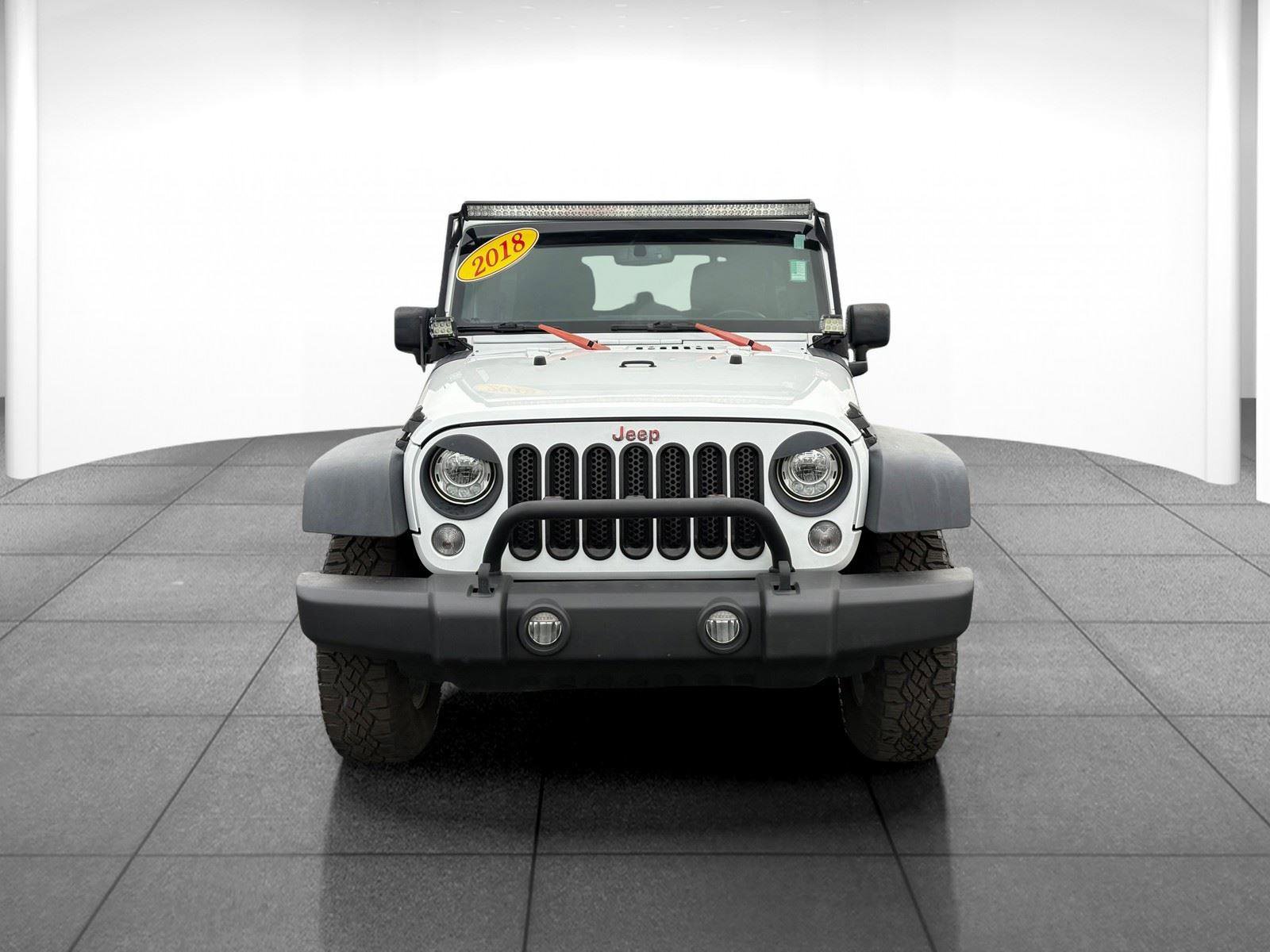 Used 2018 Jeep Wrangler Unlimited Rubicon w/ Connectivity Group image 2