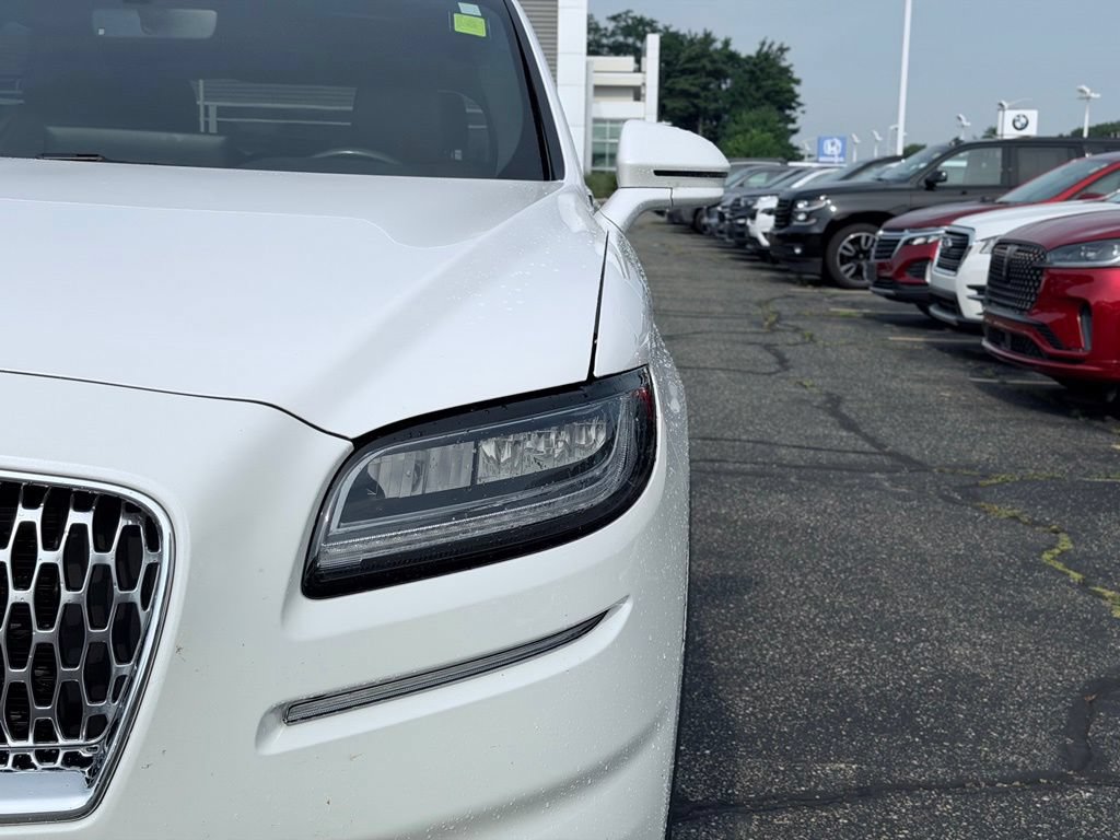 Used 2023 Lincoln Nautilus Reserve AWD/4WD image 3
