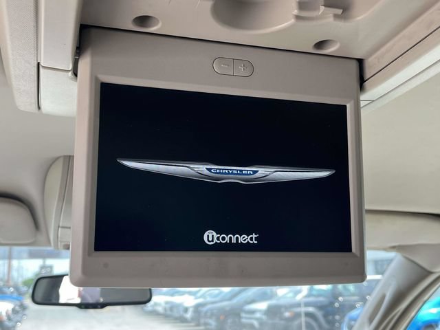 Used 2014 Chrysler Town & Country Touring FWD image 20