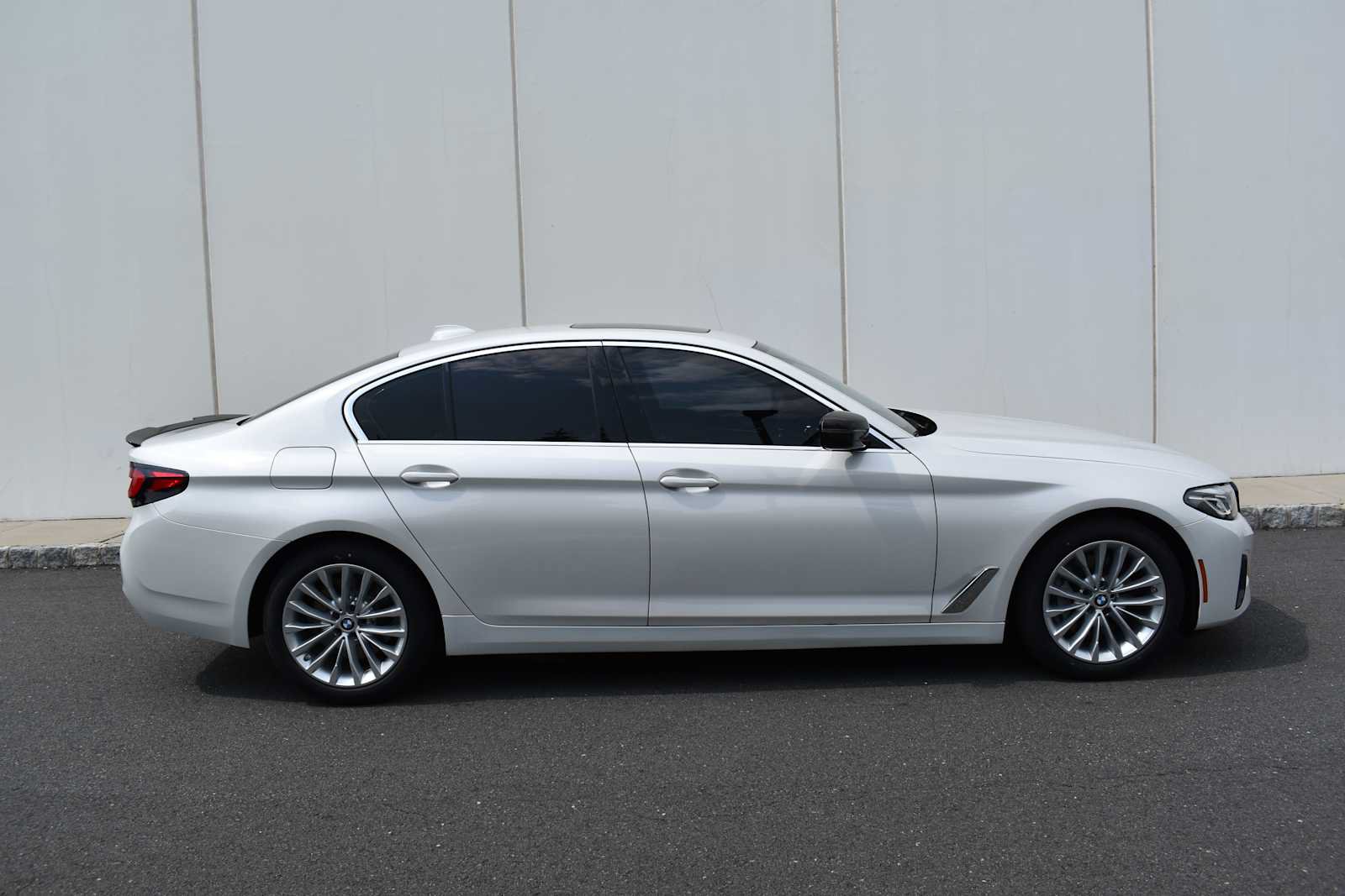 Used 2023 BMW 530i xDrive w/ Convenience Package AWD/4WD image 3