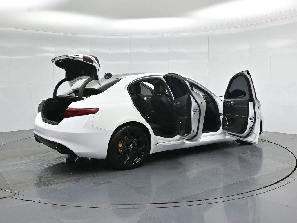 Used 2021 Alfa Romeo Giulia Ti w/ Nero Edizione image 5