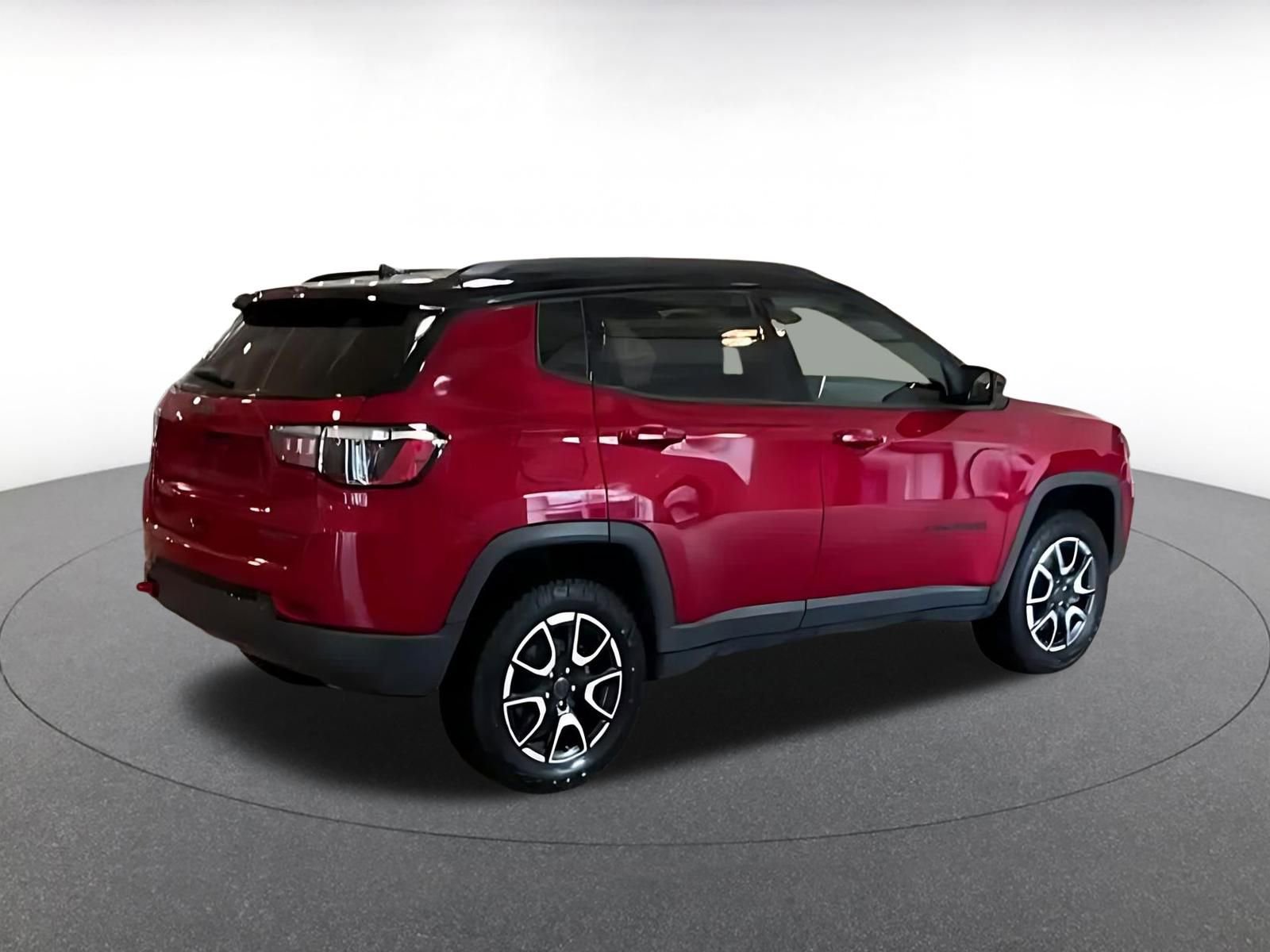 Used 2025 Jeep Compass Trailhawk AWD/4WD image 10