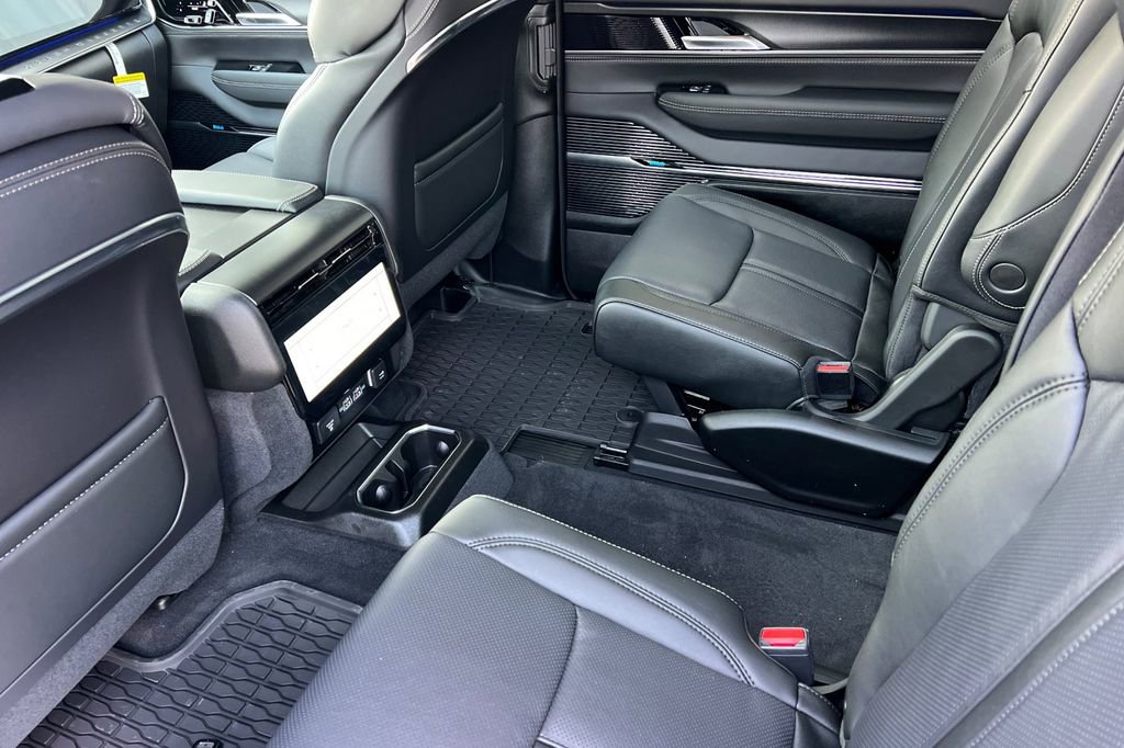 New 2026 Jeep Grand Wagoneer L Summit w/ Premium Group III image 12
