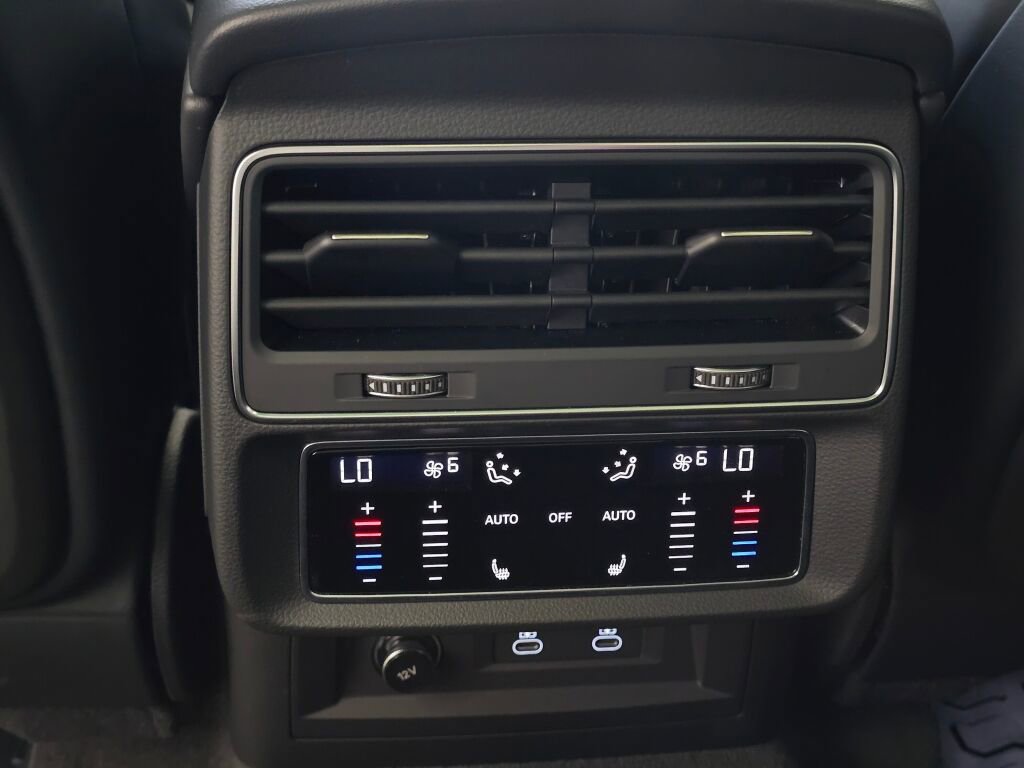 Used 2023 Audi Q7 3.0T Prestige image 17