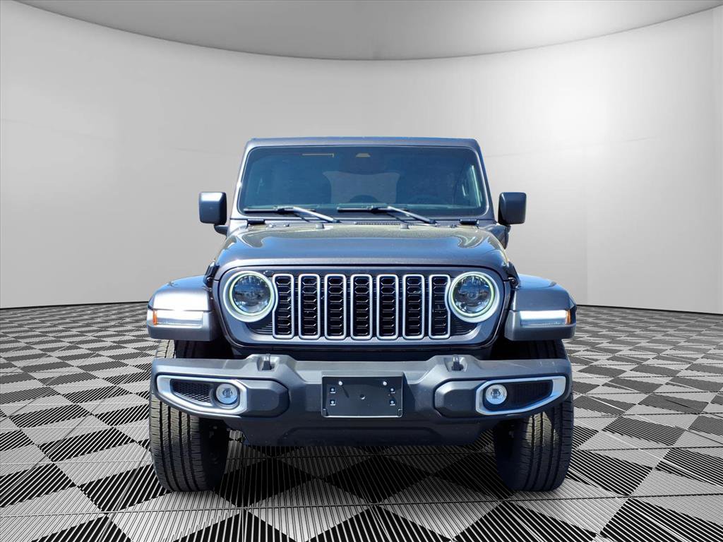 Used 2025 Jeep Wrangler Sahara image 2