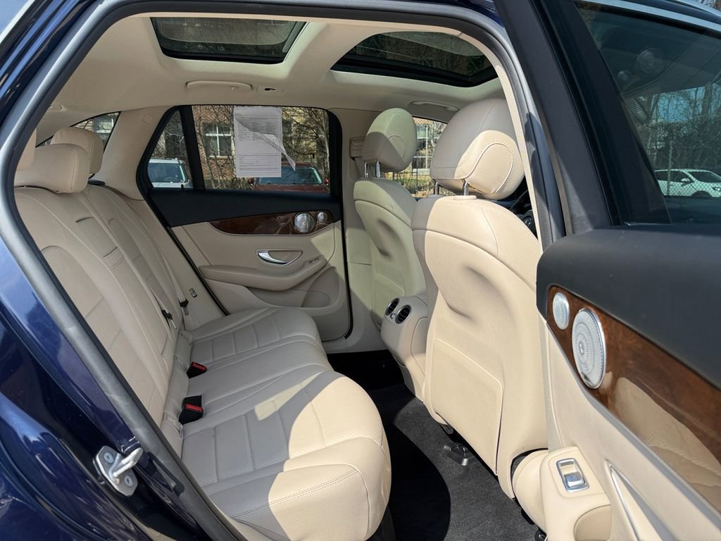 Used 2018 Mercedes-Benz GLC 300 4MATIC image 31