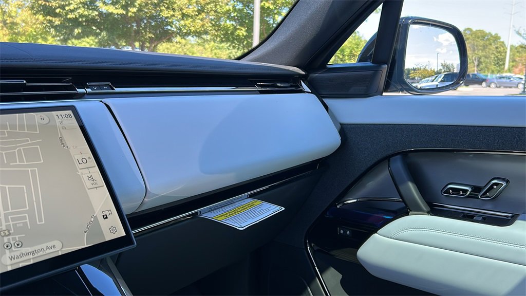 New 2025 Land Rover Range Rover Sport SE image 18
