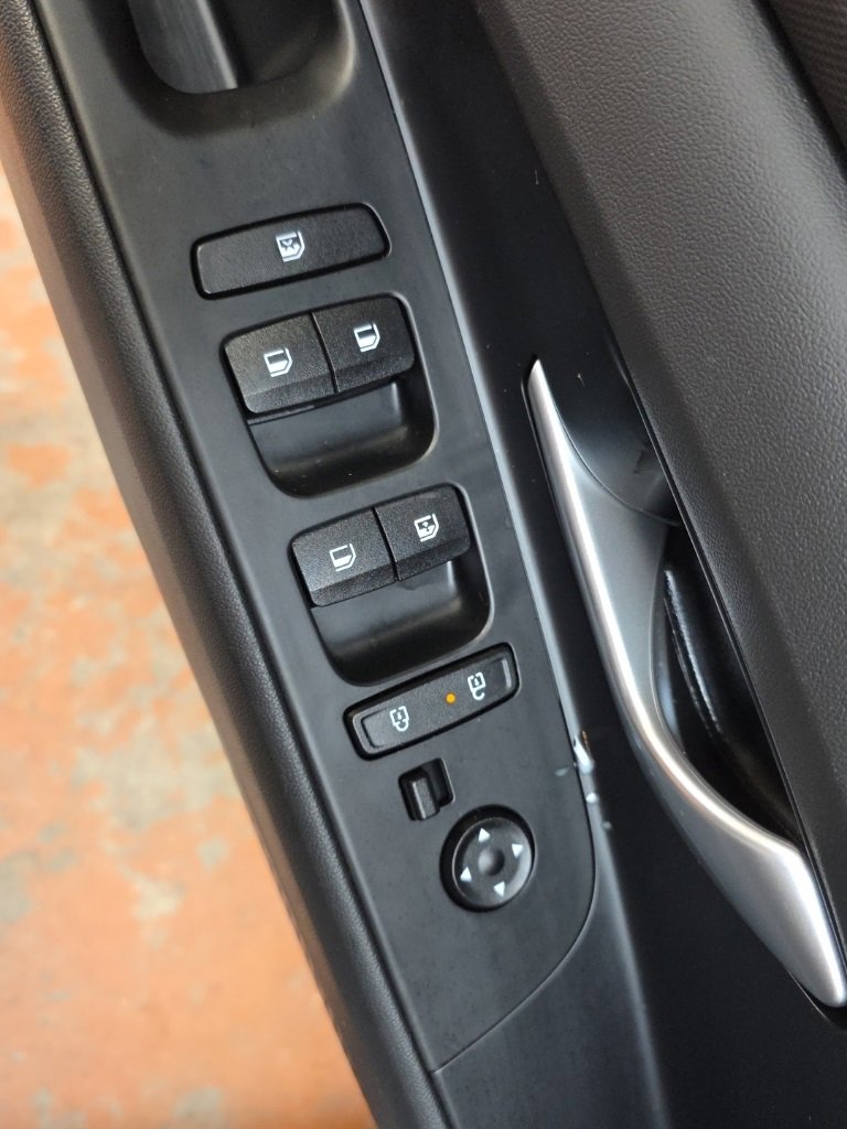 Certified 2024 Hyundai Elantra Limited image 24