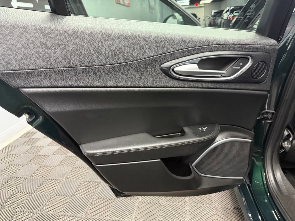 Used 2020 Alfa Romeo Giulia RWD image 41