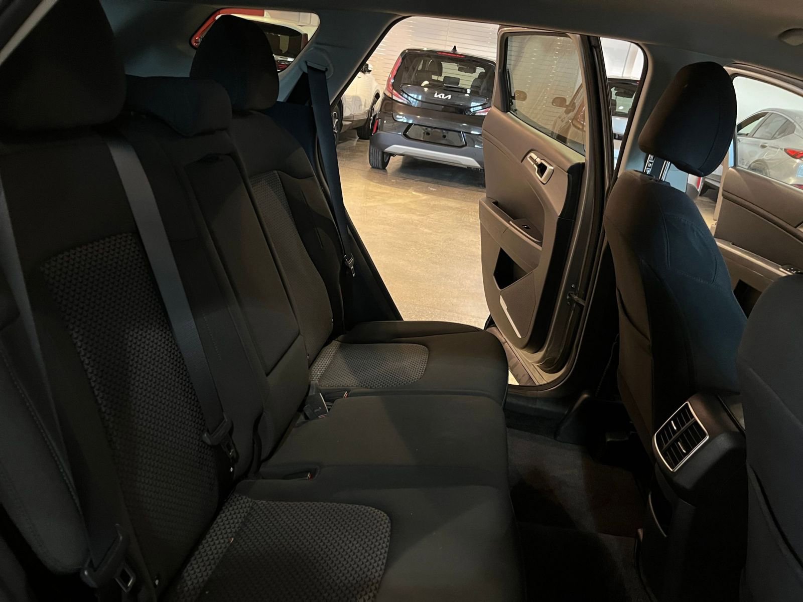 Used 2025 Kia Sportage LX image 37