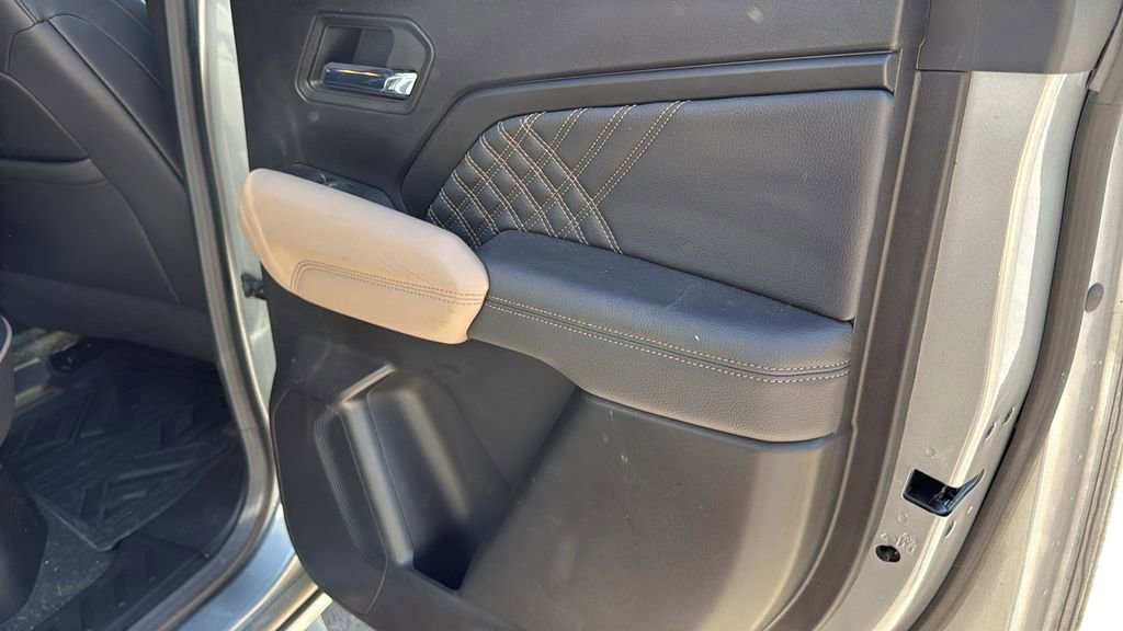 Used 2024 GMC Canyon Denali image 17