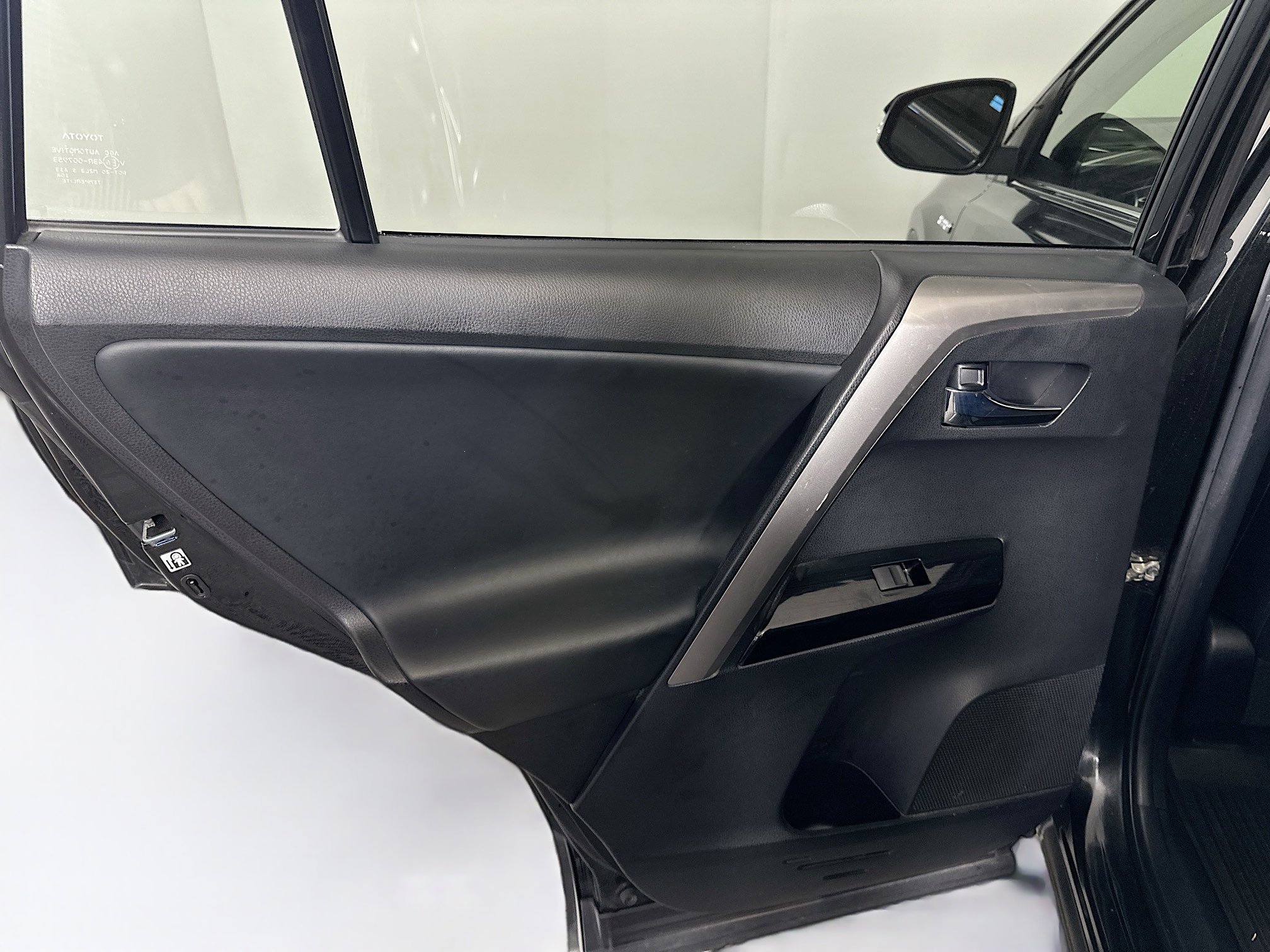 Used 2018 Toyota RAV4 Limited image 27