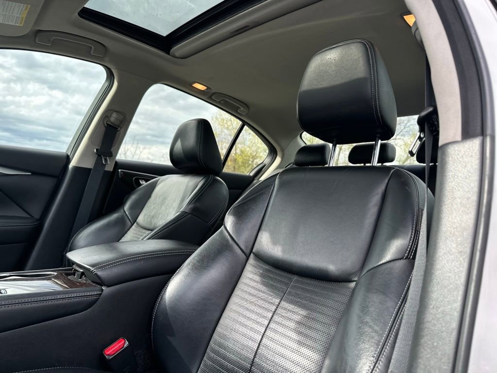 Used 2015 INFINITI Q50 Sport w/ Deluxe Technology Package image 15