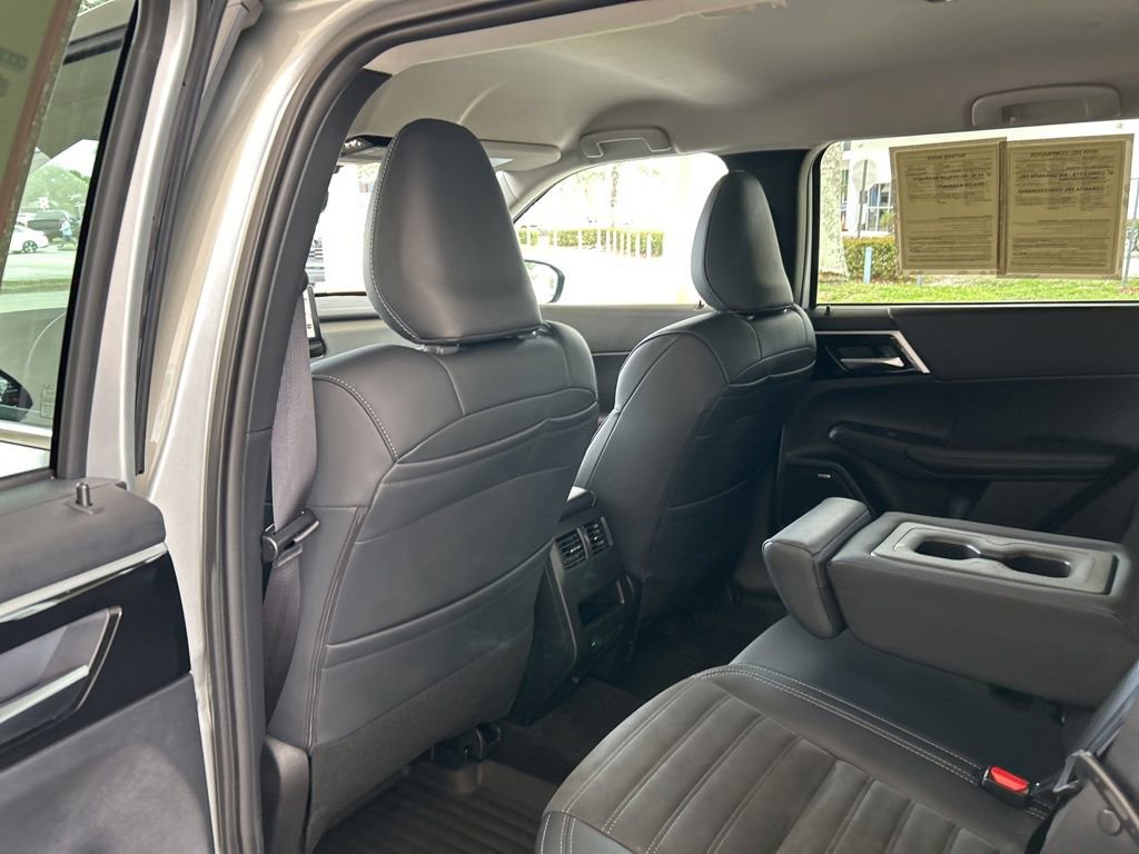 Used 2026 Mitsubishi Outlander SE FWD image 35