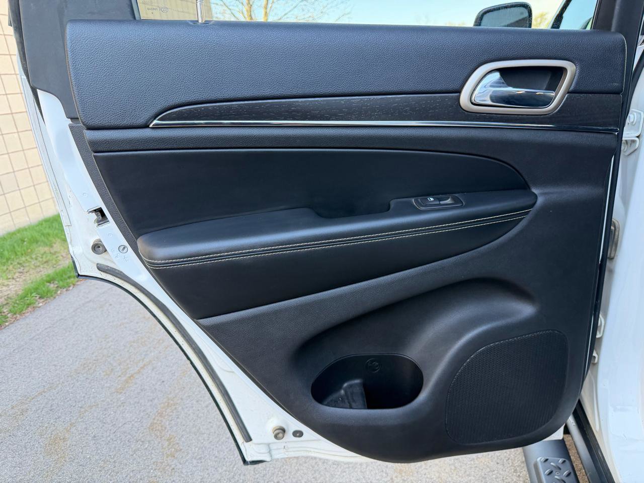 Used 2015 Jeep Grand Cherokee Limited image 37