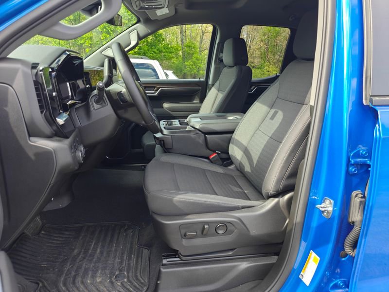 Used 2025 Chevrolet Silverado 1500 LT AWD/4WD image 10