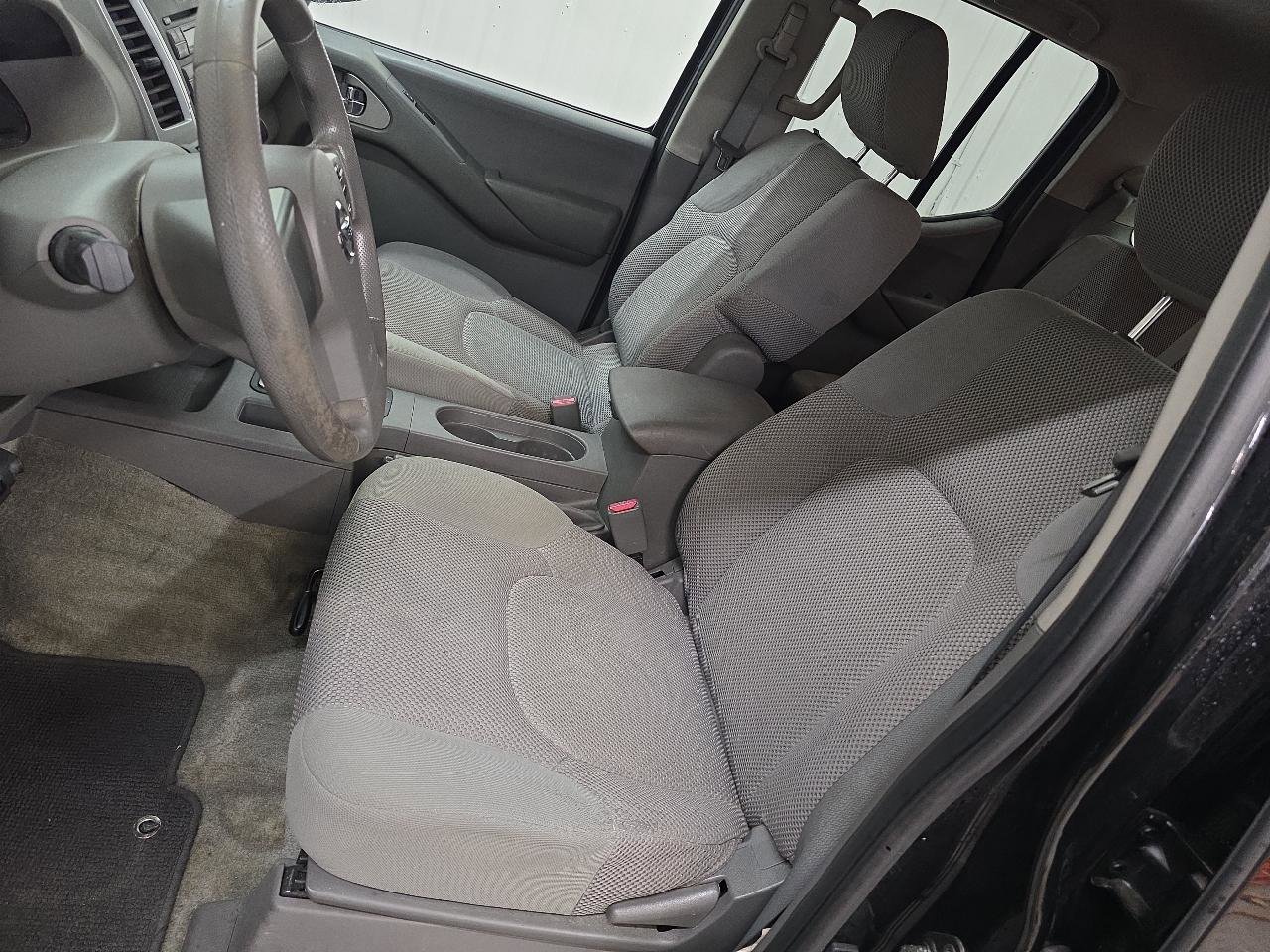 Used 2012 Nissan Frontier SV image 23