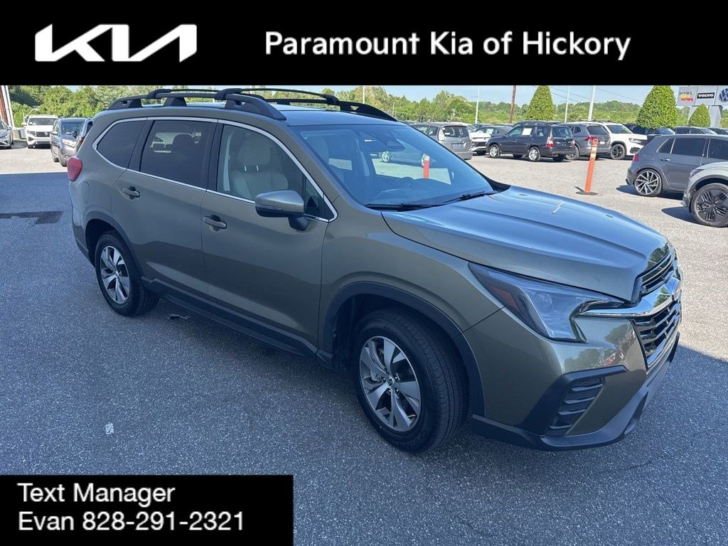 Used 2023 Subaru Ascent Premium w/ Convenience Package image 3