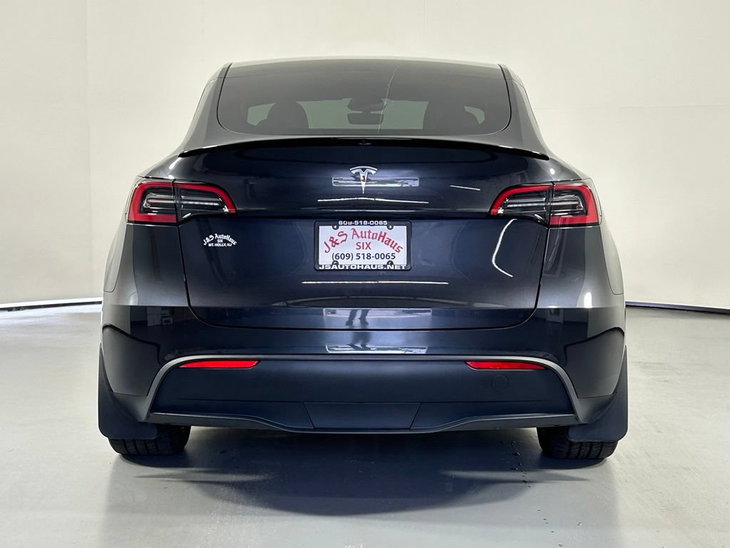 Used 2024 Tesla Model Y 2WD image 4