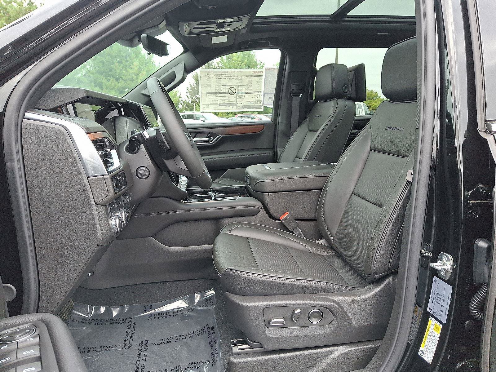 New 2025 GMC Yukon XL Denali w/ Denali Reserve Package AWD/4WD image 7